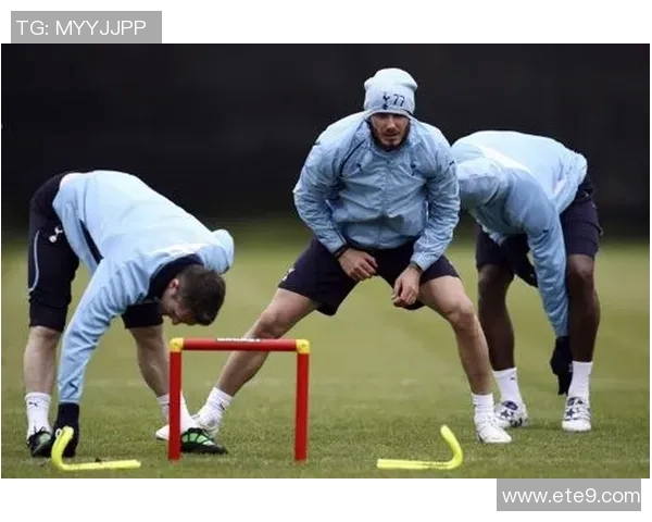 球星高强度个人训练揭秘提升足球竞技水平的方法与实战应用