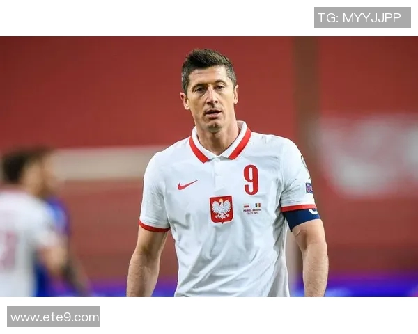 足球明星场下训练揭秘：幕后付出的努力与坚持如何塑造顶级球员